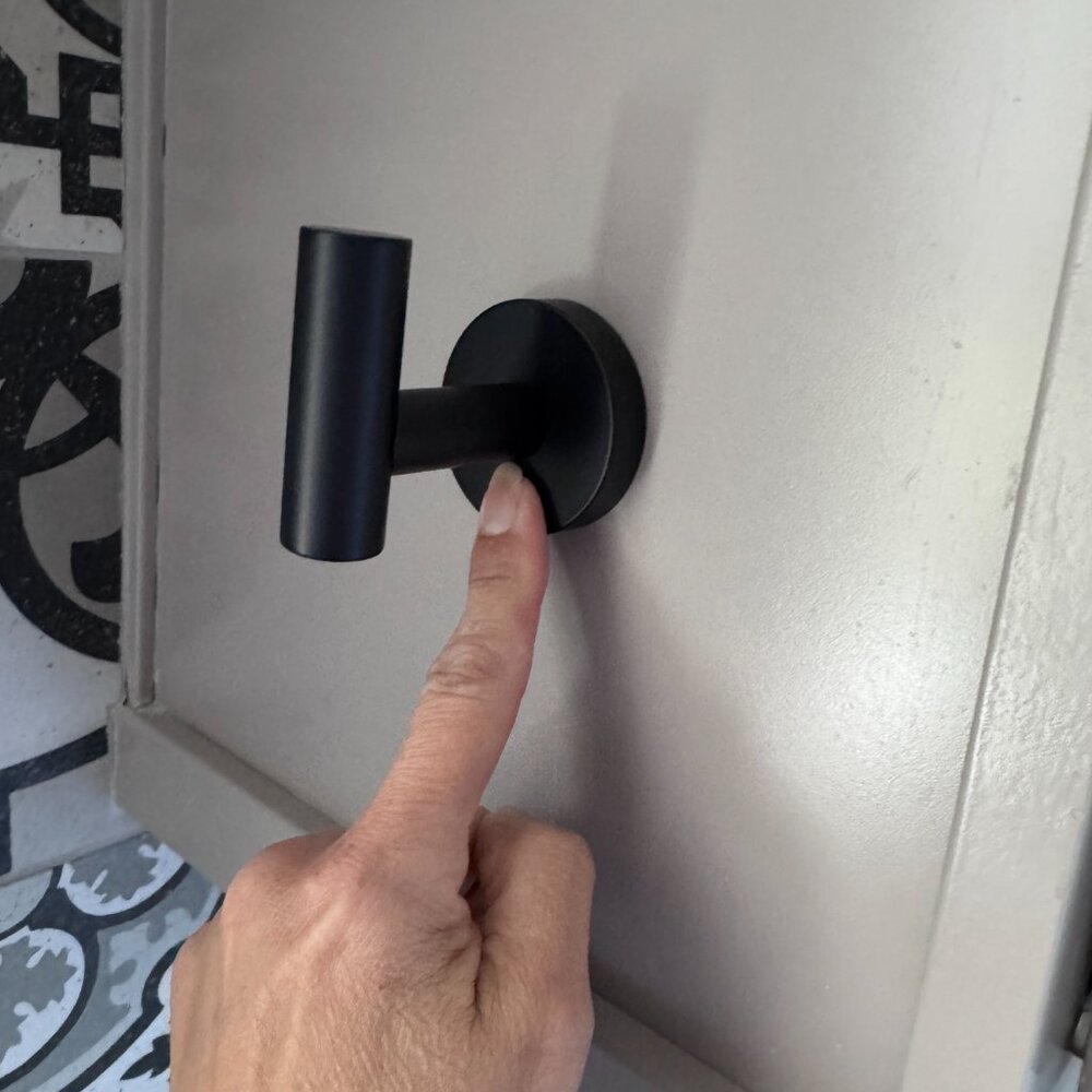 Robe hooks - Picture 6 of 7